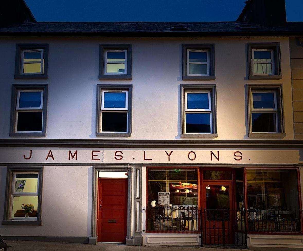 'James Lyons' The Old Main St Баллихонис Экстерьер фото